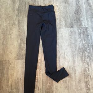 Strut this black ribbed leggings